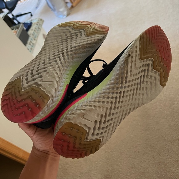 Barely used Nike Flynit react - Size 9.5 - Picture 3 of 3
